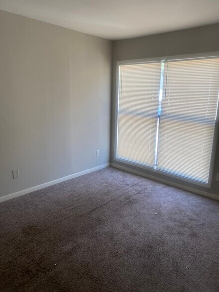 Building Photo - 141 Governors Dr