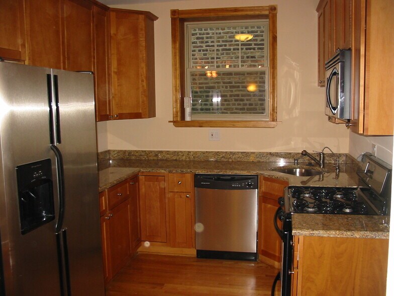Building Photo - 2150 W Arthur Ave