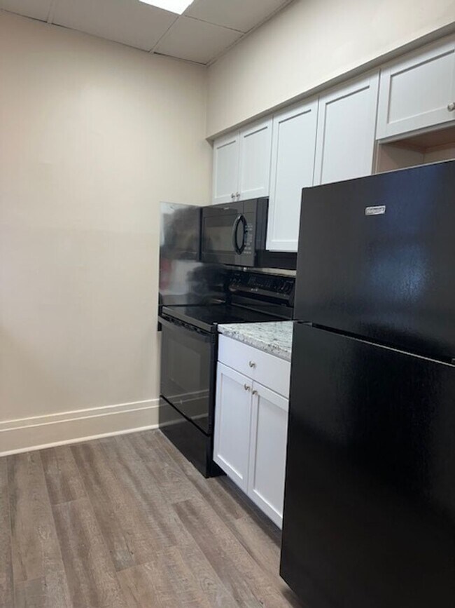 Building Photo - 570 Race St