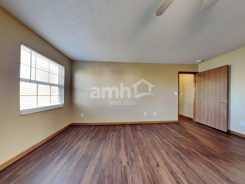 Building Photo - 7036 Maple Crest Ct