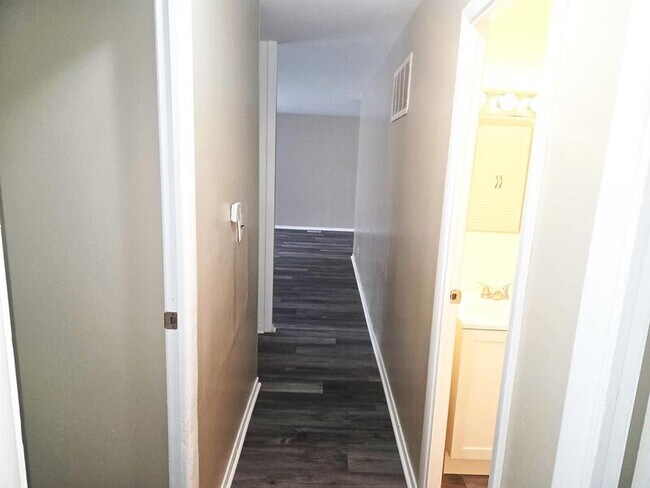 Building Photo - 7926 E 35th St