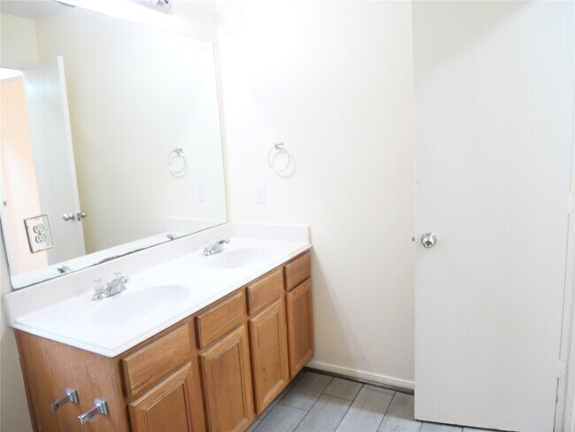 Building Photo - 14915 Aberdeen Meadow Lane