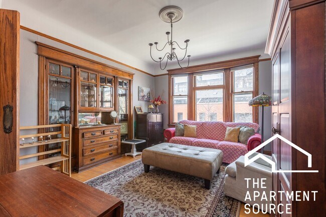 Building Photo - 825 W Diversey Pky