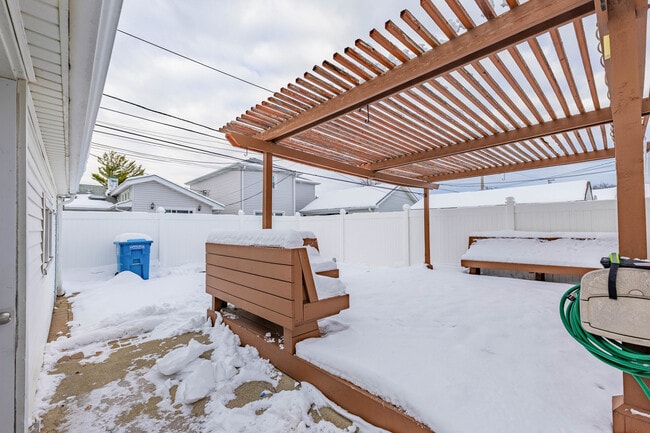 Building Photo - 8912 S Ryan Rd