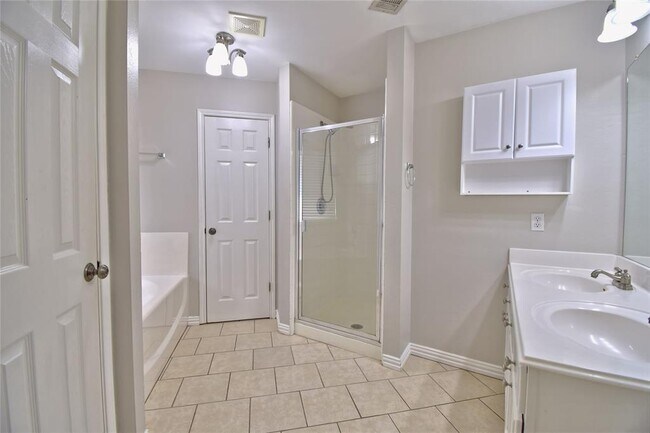 Building Photo - 807 Wild Petunia Way