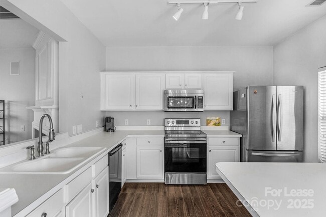 Building Photo - 3213 Mannington Dr