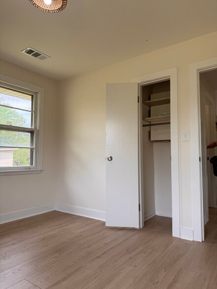 Bedroom 2 closet - 4362 Cato Rd
