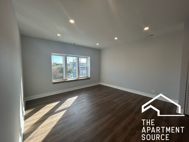 Building Photo - 4411 N Kimball Ave