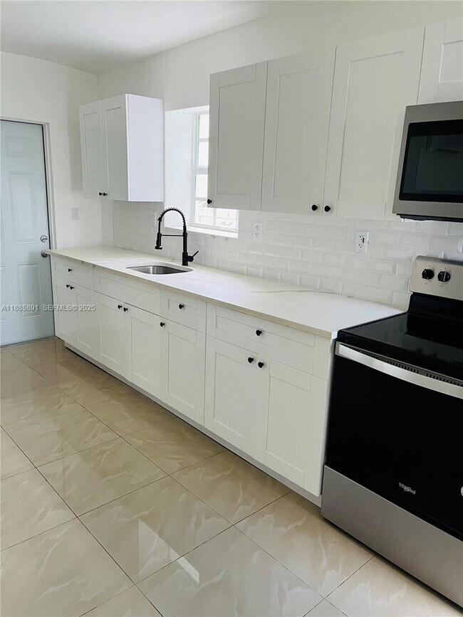 Building Photo - 1935 Marseille Dr