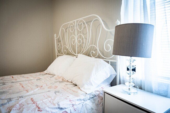 Building Photo - 4356 Phlox St