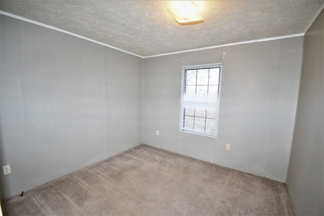 Building Photo - 3 Bedroom Pet Friendly Home For Rent in Th...