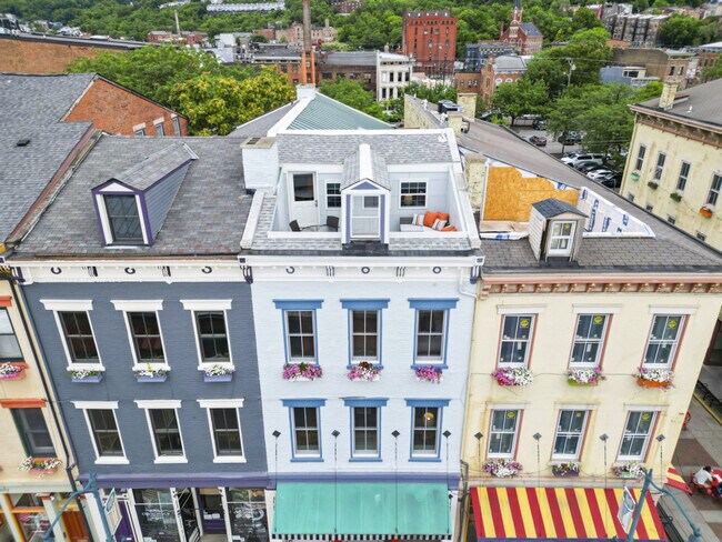 Building Photo - 122 W Elder St