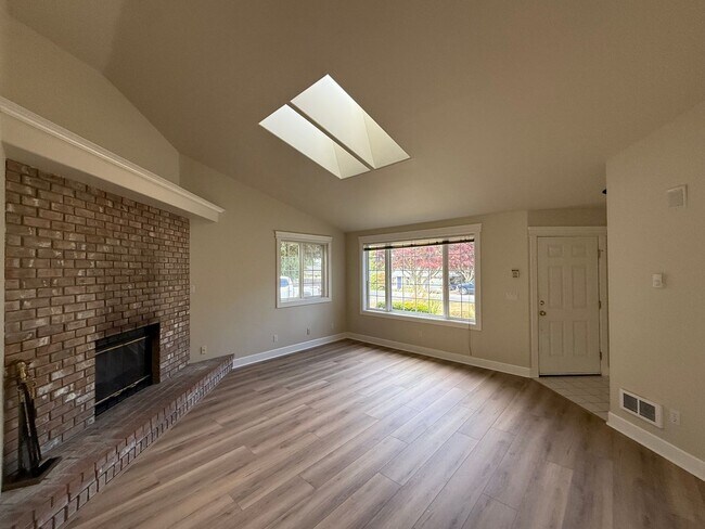 Building Photo - Charming No-Stairs Rambler – Move-In Ready & Minutes from Boeing
