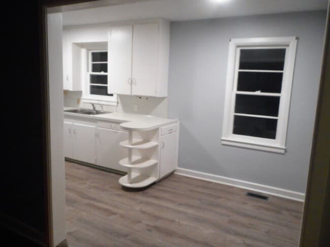 Building Photo - 820 Oakdale Rd