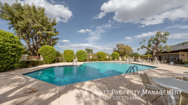 Building Photo - 9059 N Arroya Vista Dr