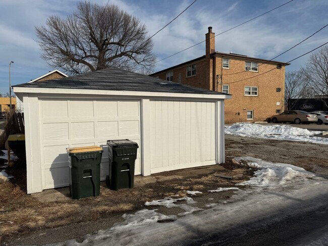 Building Photo - 7907 W Grand Ave