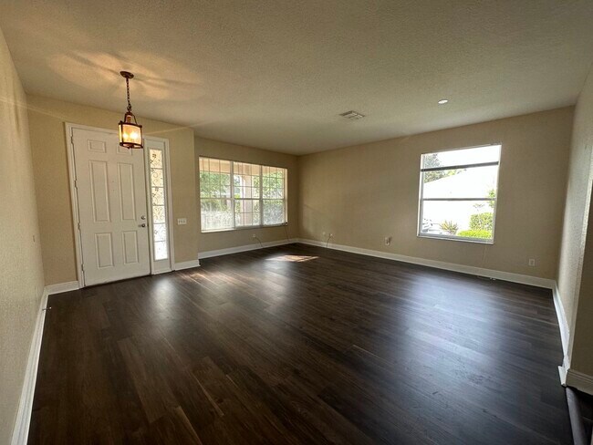 Building Photo - 2211 Pine Oaks Tr