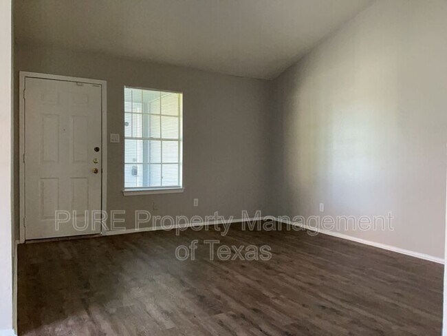 Building Photo - 608 Greenlawn Blvd