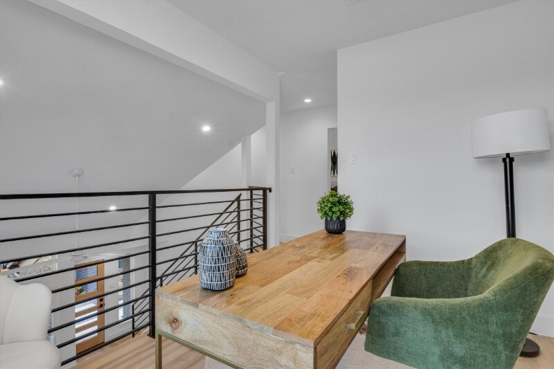 Building Photo - 1904 Albury Cove