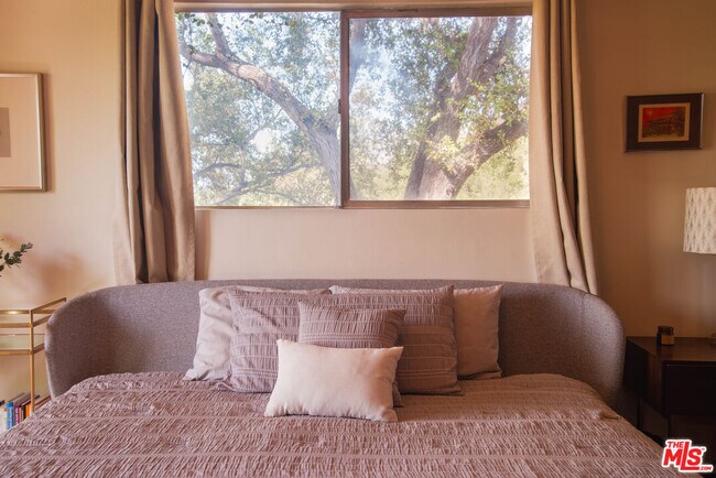 Building Photo - 1070 Norumbega Dr