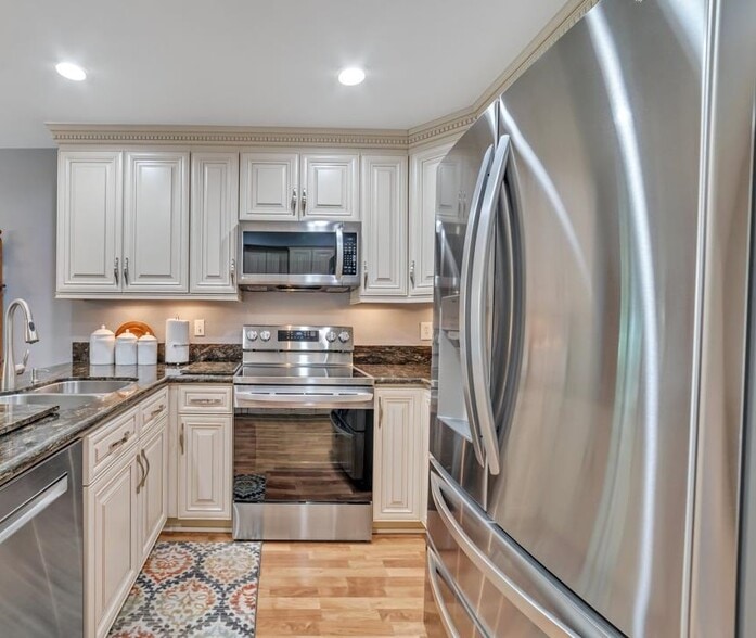 Building Photo - 5486 Colony Field Dr