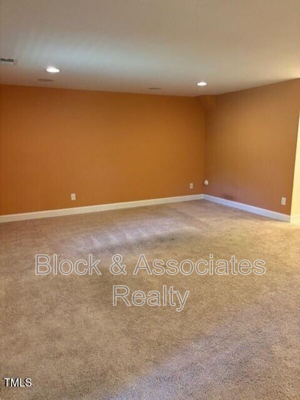 Building Photo - 1112 Boxcar Way