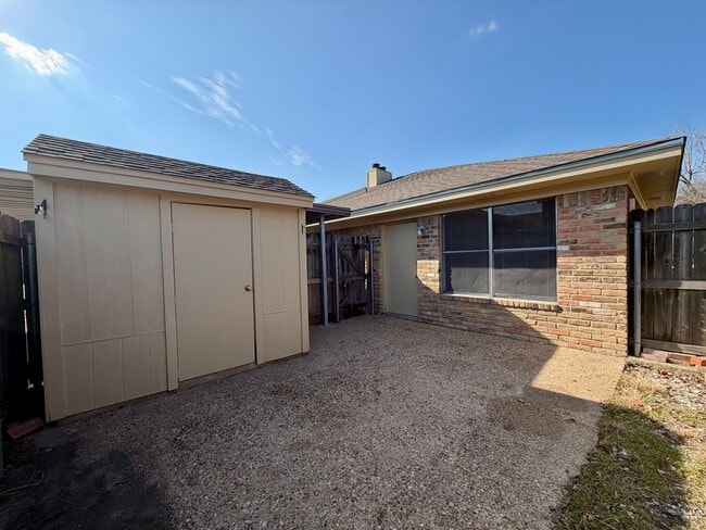 Building Photo - Duplex