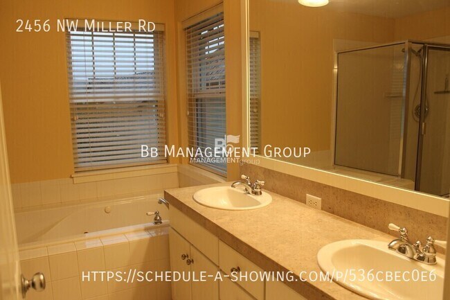 Building Photo - Light & Bright Forest Heights Home- Hardwo...