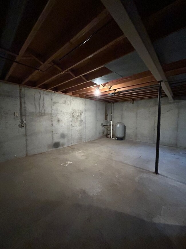 Building Photo - Spacious 3-Bedroom, 2-Bath Home in Middleb...