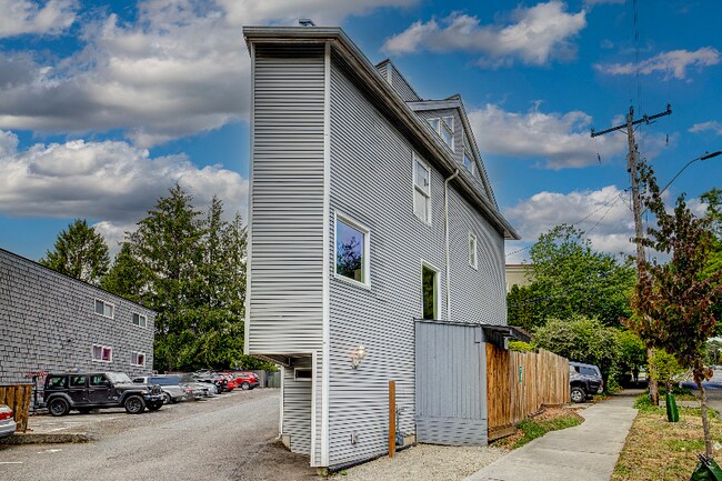 Building Photo - 4727 Sand Point Way NE