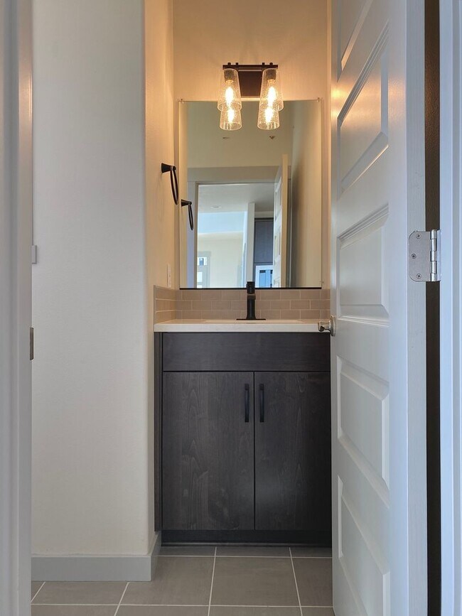 Building Photo - Stunning Southridge Rental with RV Garage & Luxury Finishes!