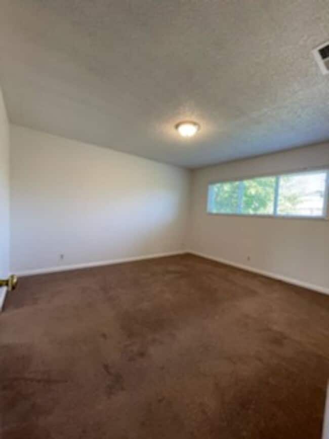 Building Photo - Adorable Home with Lots of Upgrades!
