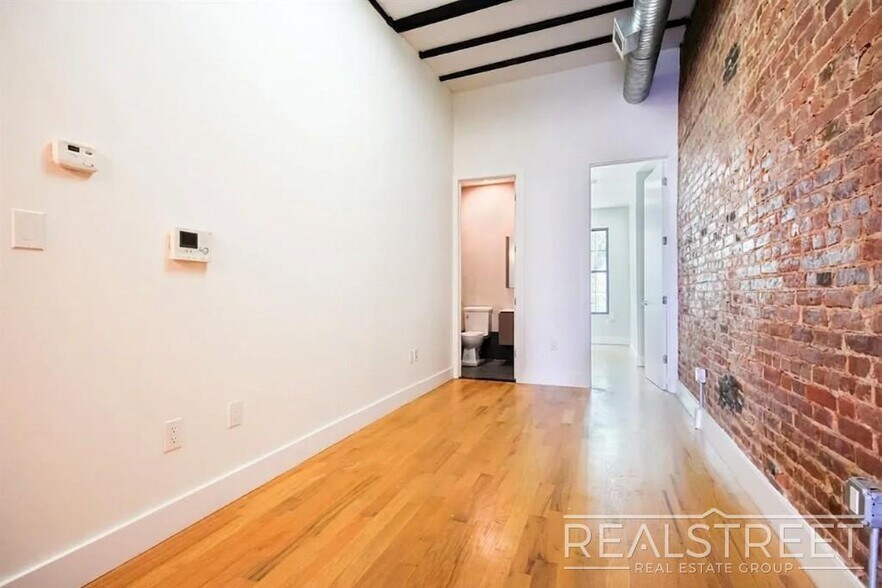 Building Photo - Greene Avenue