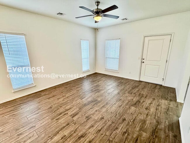 Building Photo - 321 E Redwood St