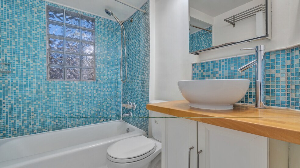 Building Photo - 2125 N St NW