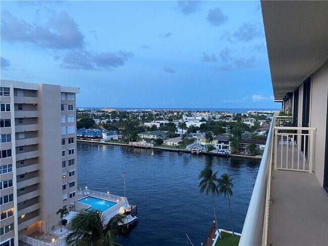 Building Photo - 3100 NE 48th St