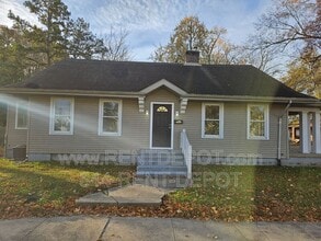 Building Photo - 703 Ravenswood Dr