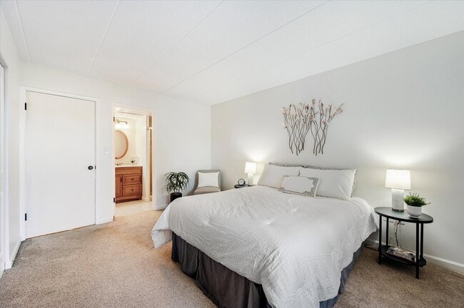 Building Photo - 100 W Butterfield Rd