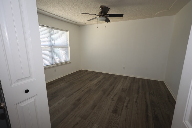 Building Photo - 412 Live Oak Dr
