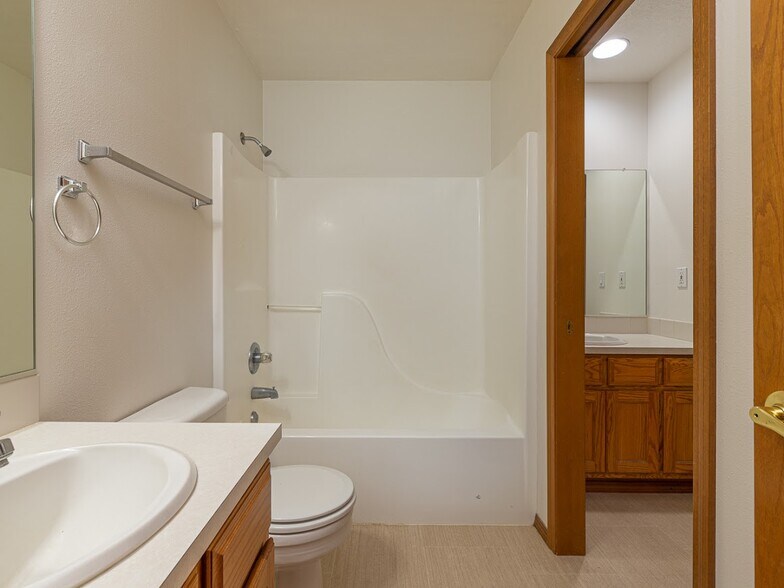 Building Photo - 3468 SE Harvey St