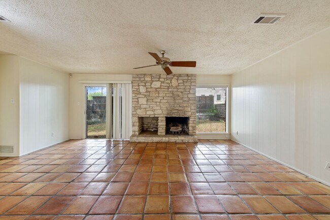 Building Photo - Available Now: Charming 3 Bed / 2 Bath in Rollingwood - Zoned to Eanes ISD - Large Yard