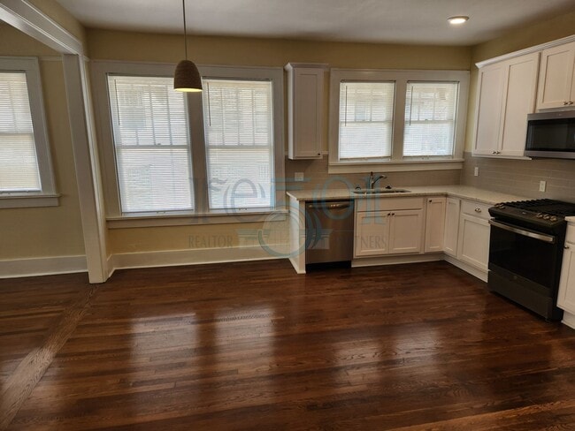 Building Photo - Newly Renovated Immaculate Condo In Hillcrest!!!!! Just Blocks from UAMS!!