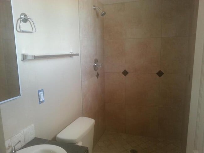 Building Photo - 7955 W Fairmount Ave