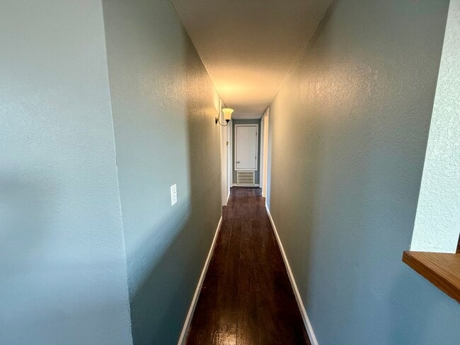 Building Photo - 3 Bedroom/1 Bathroom Home in Paragould AR - $1,000 MOVES YOU IN!