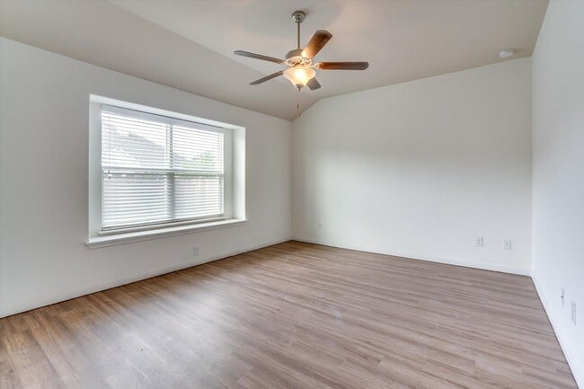 Building Photo - 5637 Sacco St