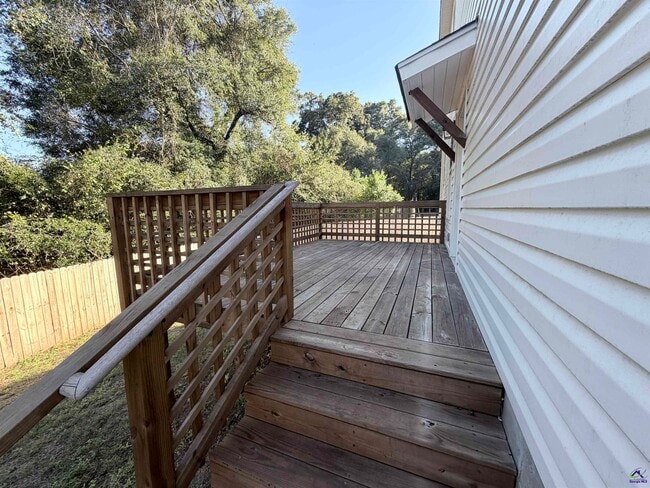 Building Photo - 215 McEwen Ct