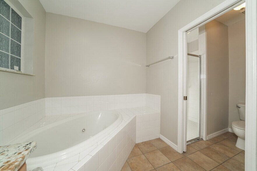 Building Photo - 6557 Shepherd Oaks Rd