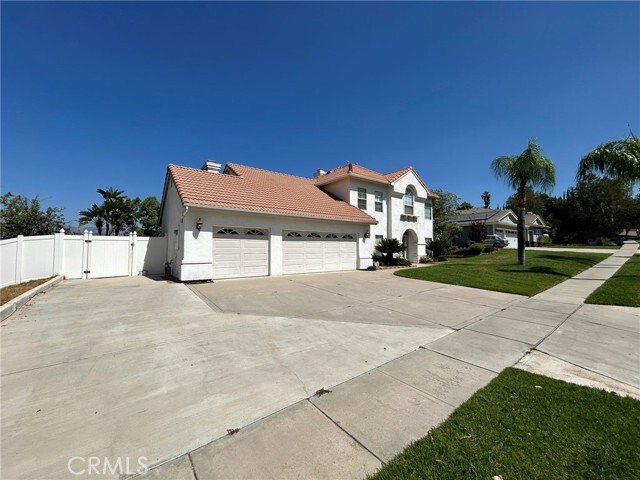 Building Photo - 629 Golden W Dr