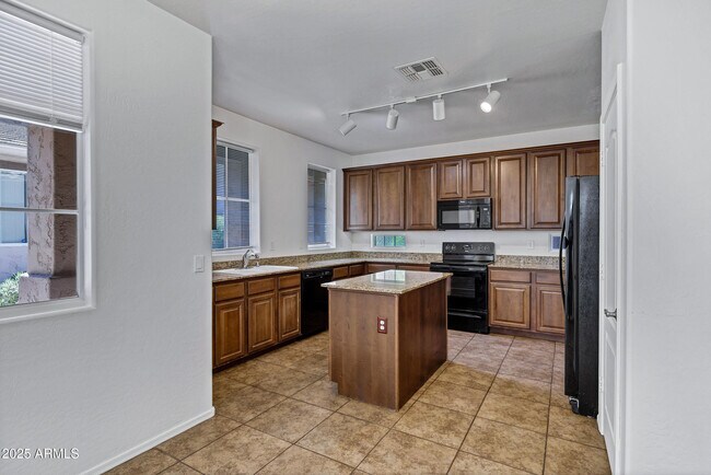 Building Photo - 10132 E Isleta Ave