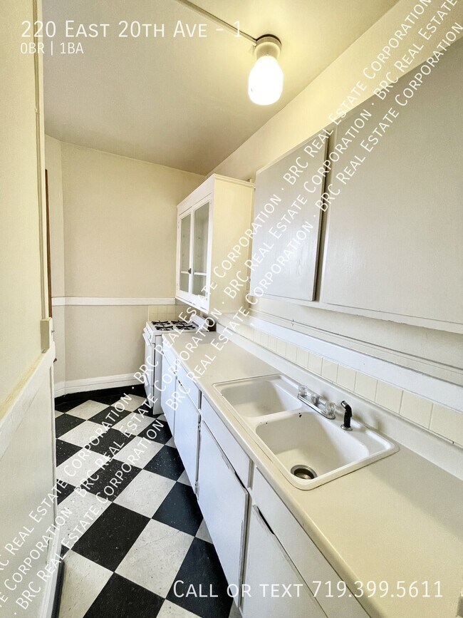 Building Photo - 220 E 20th Ave